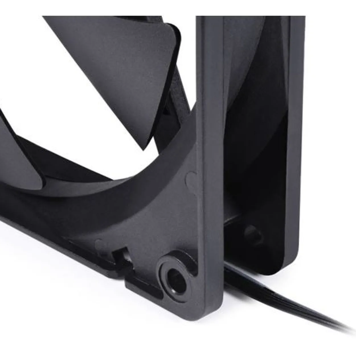 Alphacool Core PWM 140x140x25mm 0-2500 U/min 43.3-45 dB(A) schwarz