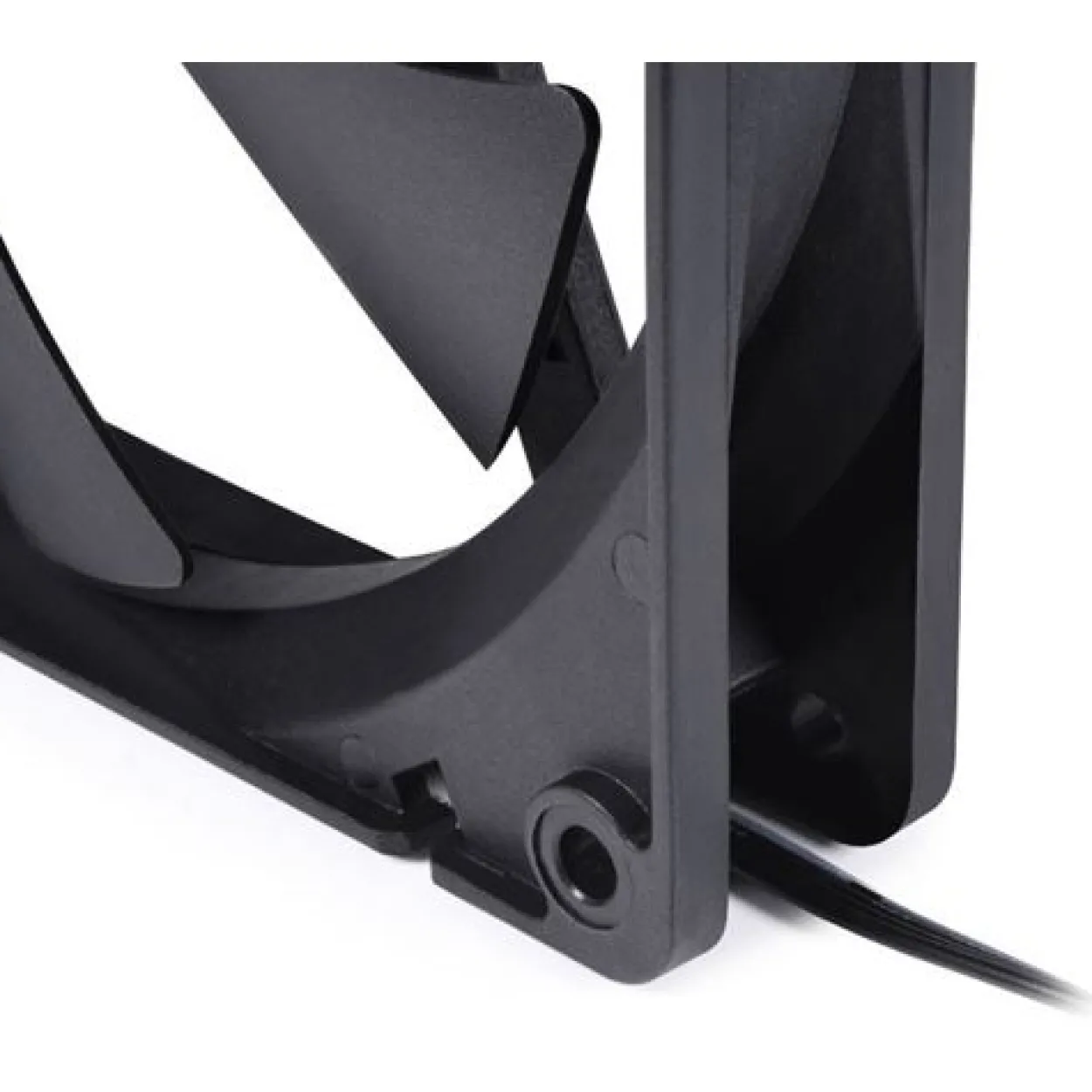 Alphacool Core PWM 140x140x25mm 0-3200 U/min 51-53 dB(A) schwarz
