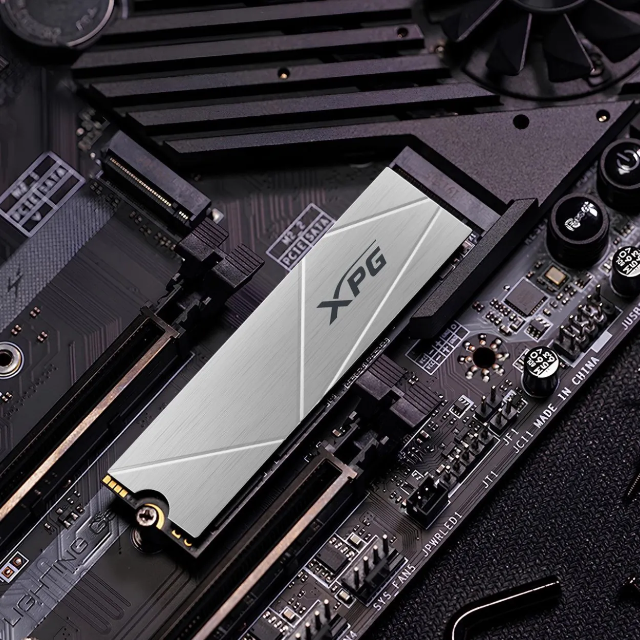 1TB ADATA XPG Gammix S60 M.2 2280 PCIe 4.0 x4 NVMe 3D-NAND TL (AGAMMIXS60-1T-CS)